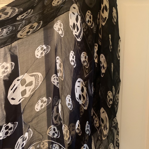 Alexander McQueen black chiffon skull print large scarf pre owned Vintage SALE - Picture 5 of 12